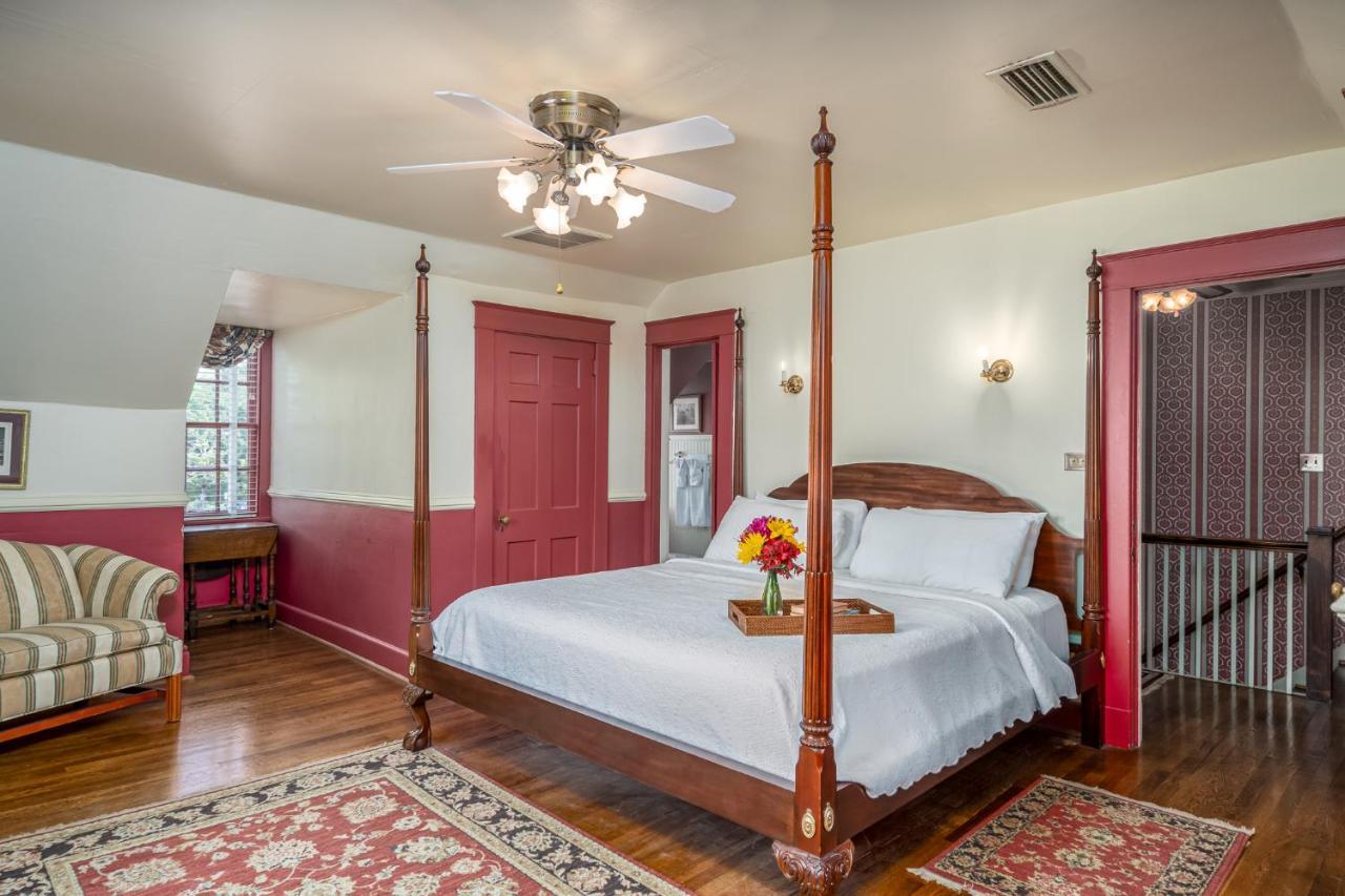 Cedars Of Williamsburg Bed & Breakfast Extérieur photo