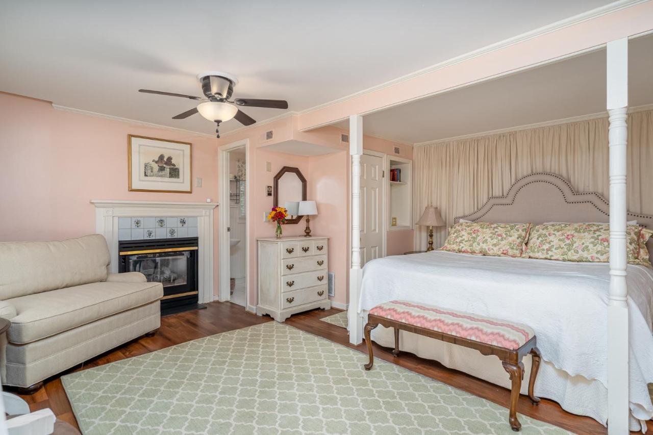 Cedars Of Williamsburg Bed & Breakfast Extérieur photo