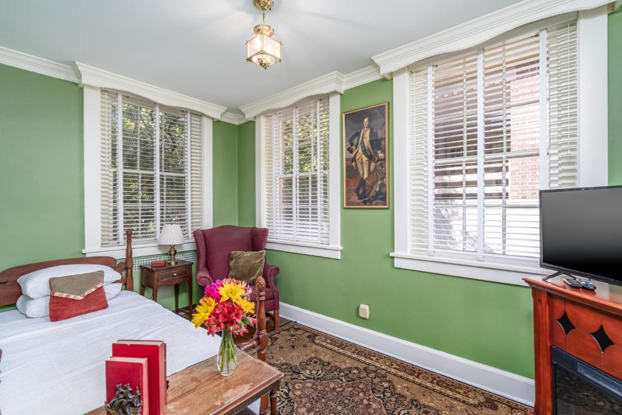 Cedars Of Williamsburg Bed & Breakfast Extérieur photo