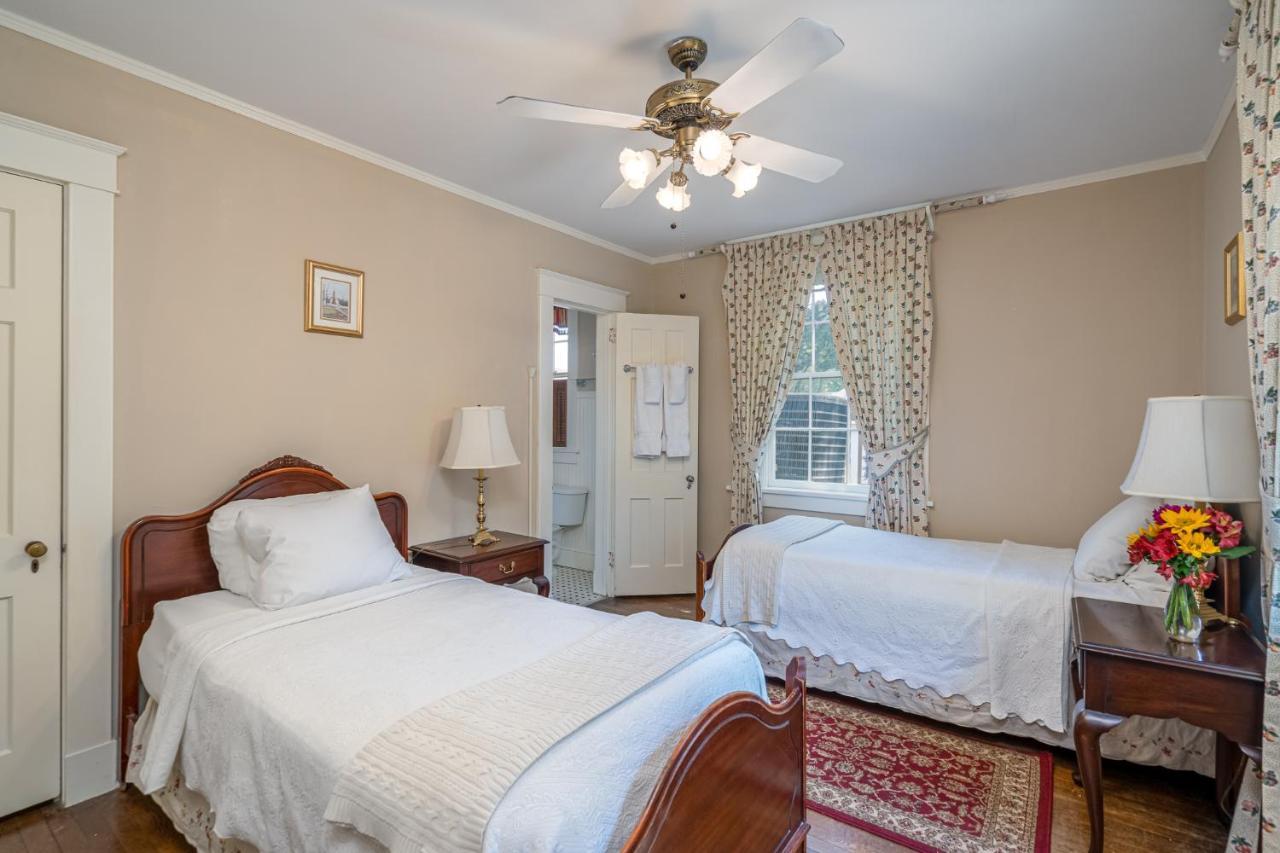 Cedars Of Williamsburg Bed & Breakfast Extérieur photo