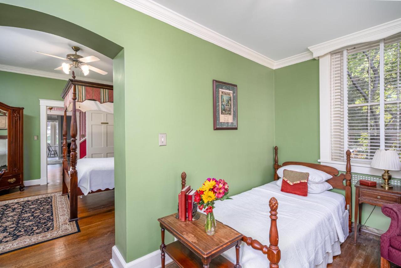 Cedars Of Williamsburg Bed & Breakfast Extérieur photo