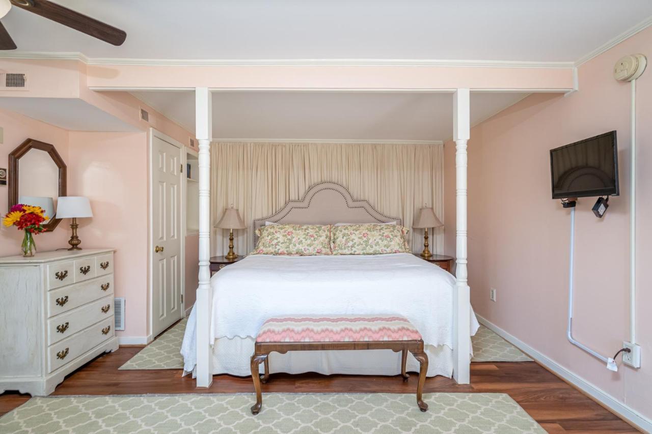 Cedars Of Williamsburg Bed & Breakfast Extérieur photo