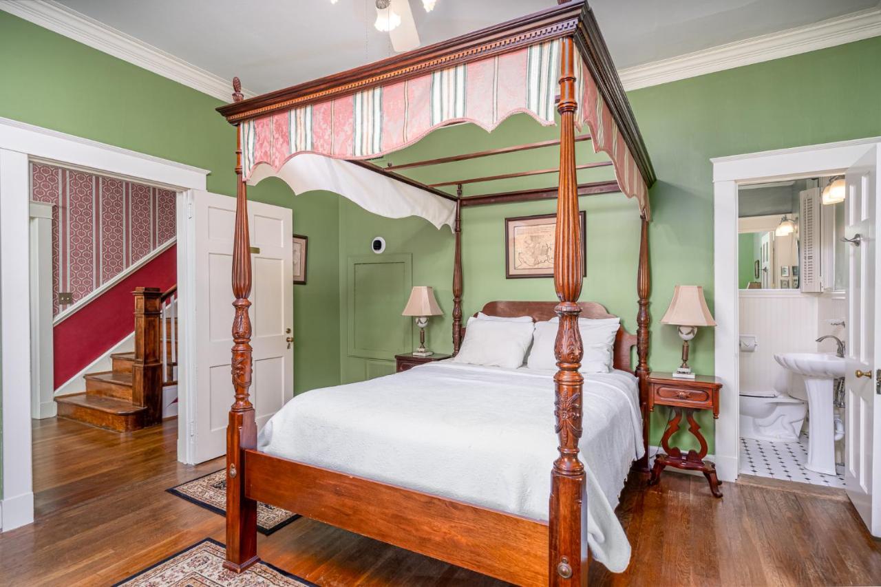 Cedars Of Williamsburg Bed & Breakfast Extérieur photo