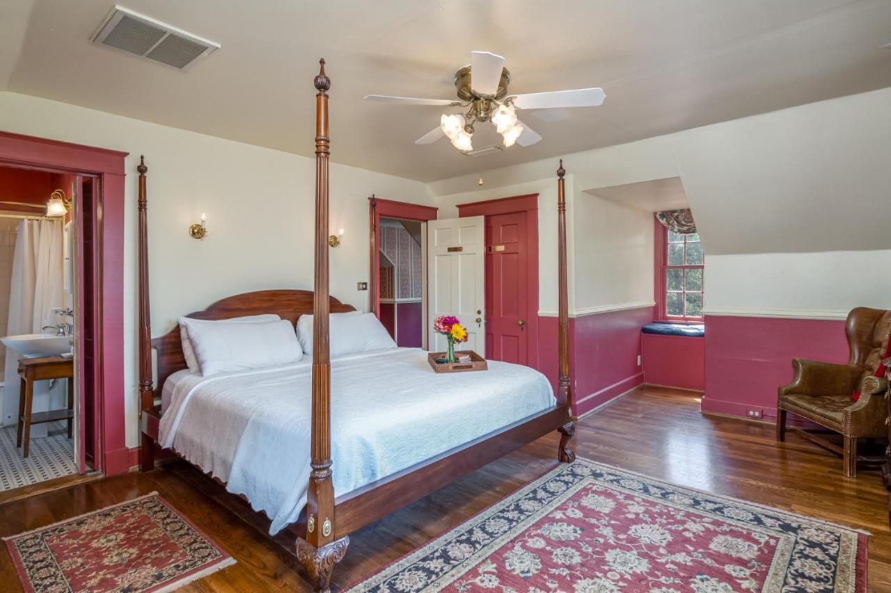 Cedars Of Williamsburg Bed & Breakfast Extérieur photo