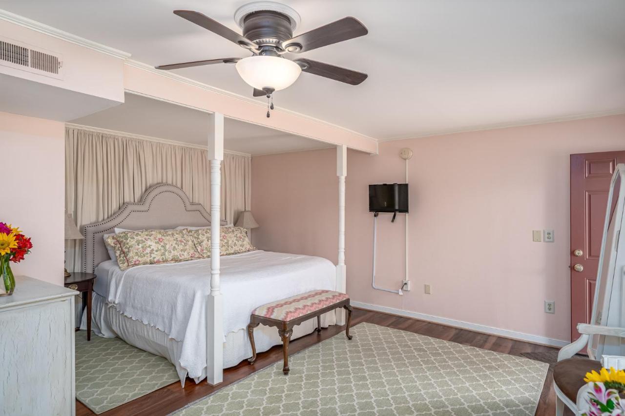 Cedars Of Williamsburg Bed & Breakfast Extérieur photo
