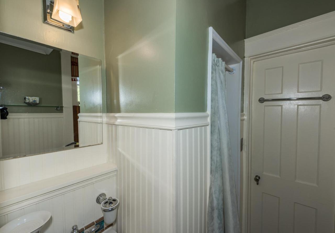 Cedars Of Williamsburg Bed & Breakfast Extérieur photo