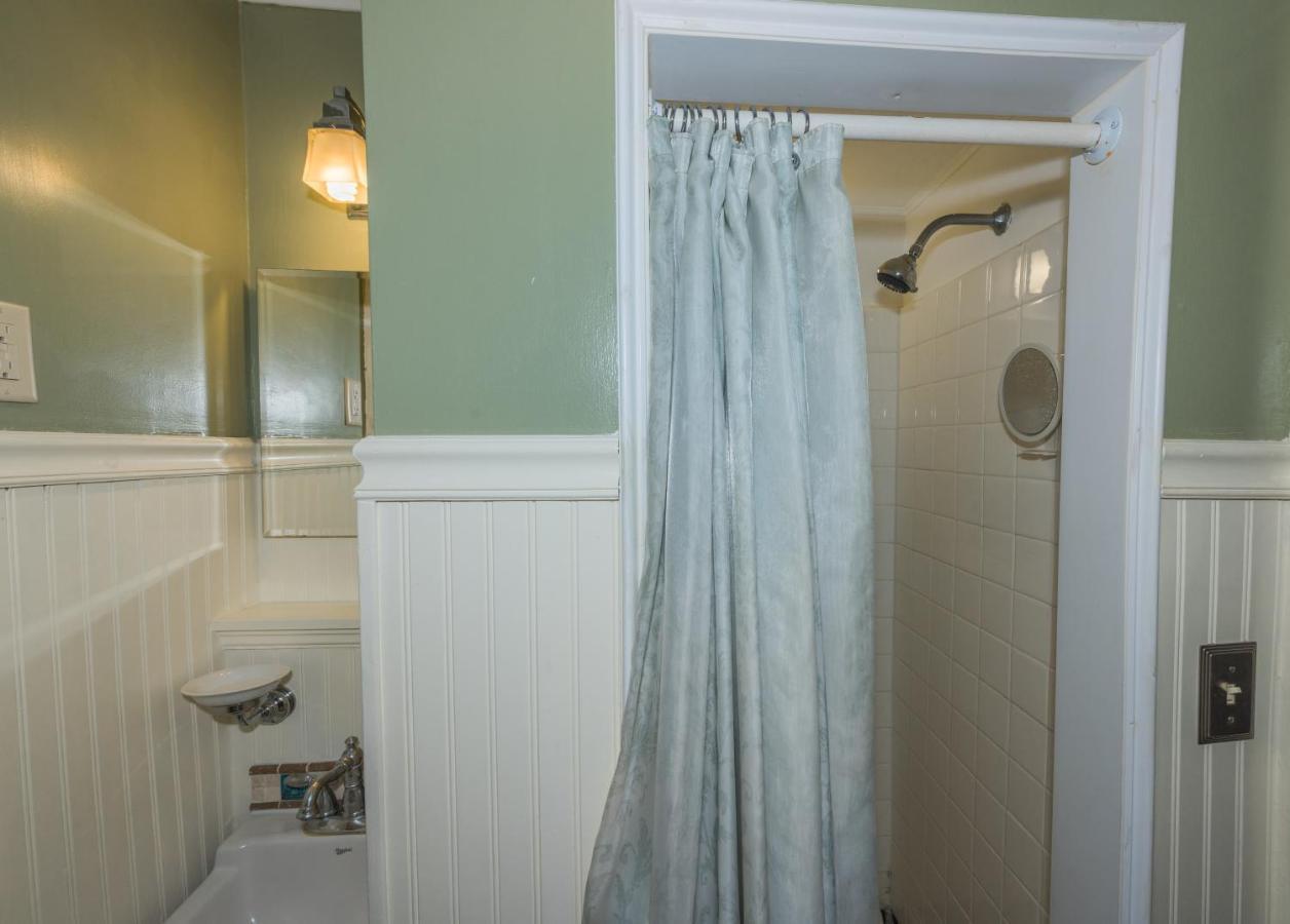 Cedars Of Williamsburg Bed & Breakfast Extérieur photo