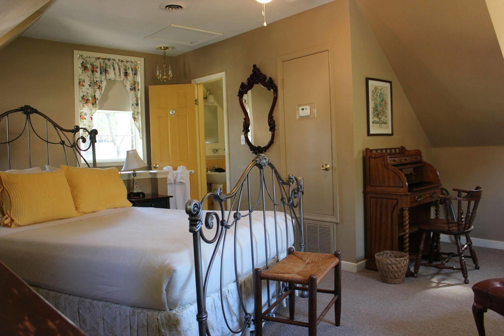 Cedars Of Williamsburg Bed & Breakfast Extérieur photo