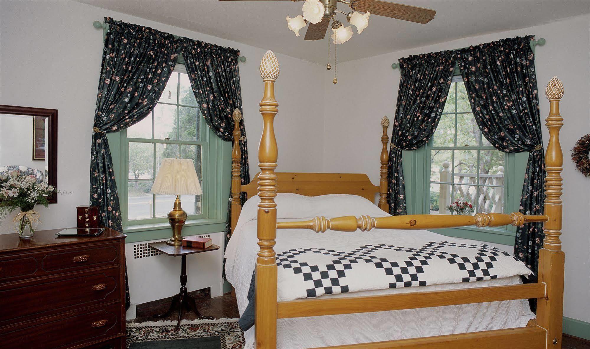 Cedars Of Williamsburg Bed & Breakfast Extérieur photo