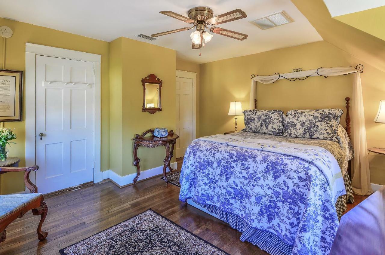 Cedars Of Williamsburg Bed & Breakfast Extérieur photo
